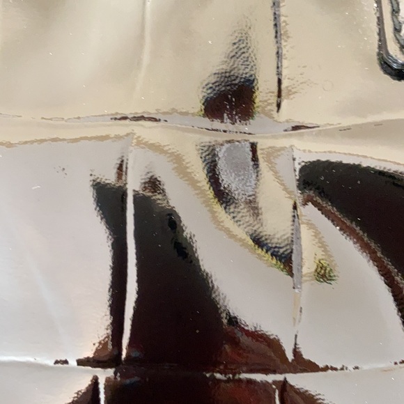 Authentic YSL Muse Messenger Patent leather bag - Picture 13 of 13